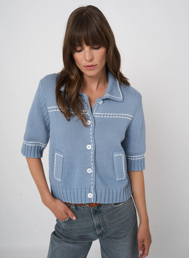 Cardigan Repeat bleu denim à surpiqures blanches