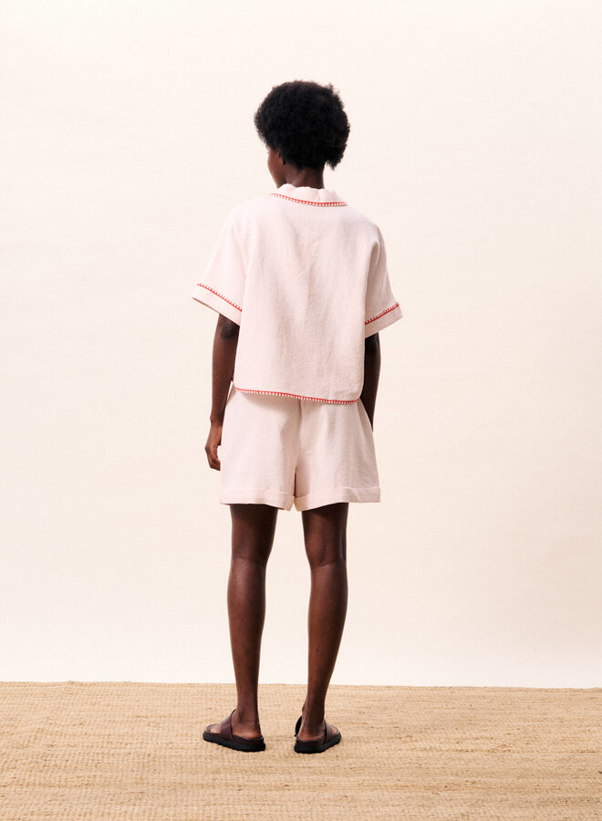 Blouse Frnch Paris Isalya rose gaufrée avec bordures rouge chili