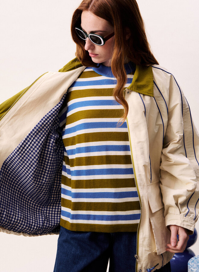 Manteau Frnch Paris Cartagena crème avec bordures bleu roi et col vert tabac