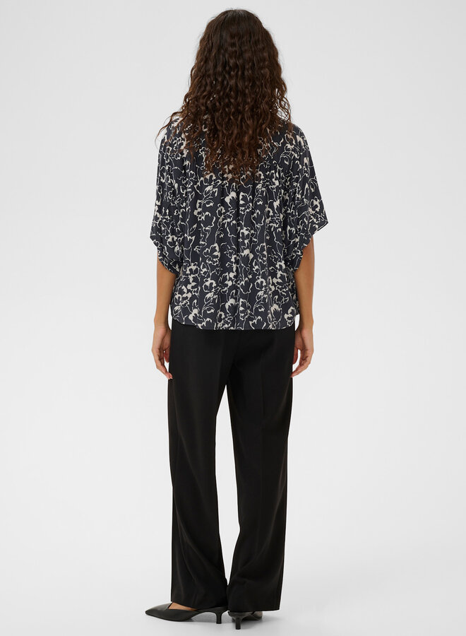 Blouse Soaked Arjana ample bleu marine fleurie blanche