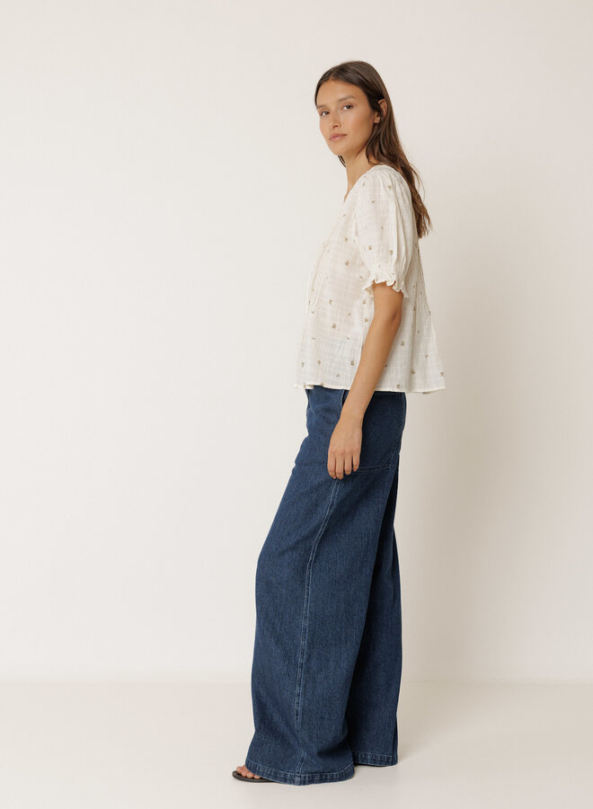 Blouse Indi & Cold à manches courtes & col V crème à broderies florales vert khaki