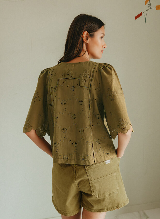 Blouse Indi & Cold à manches aux coudes en broderies anglaises vert khaki