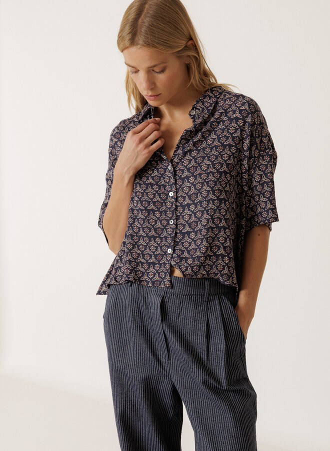 Blouse Indi & Cold à manches courtes bleu marine imprimée