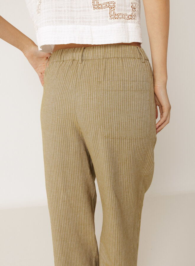 Pantalon Indi & Cold à plis vert khaki rayé