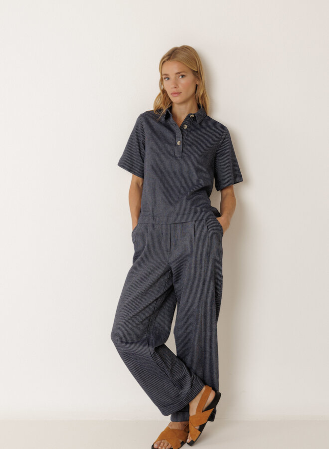 Blouse Indi & Cold à col polo bleu marine rayée