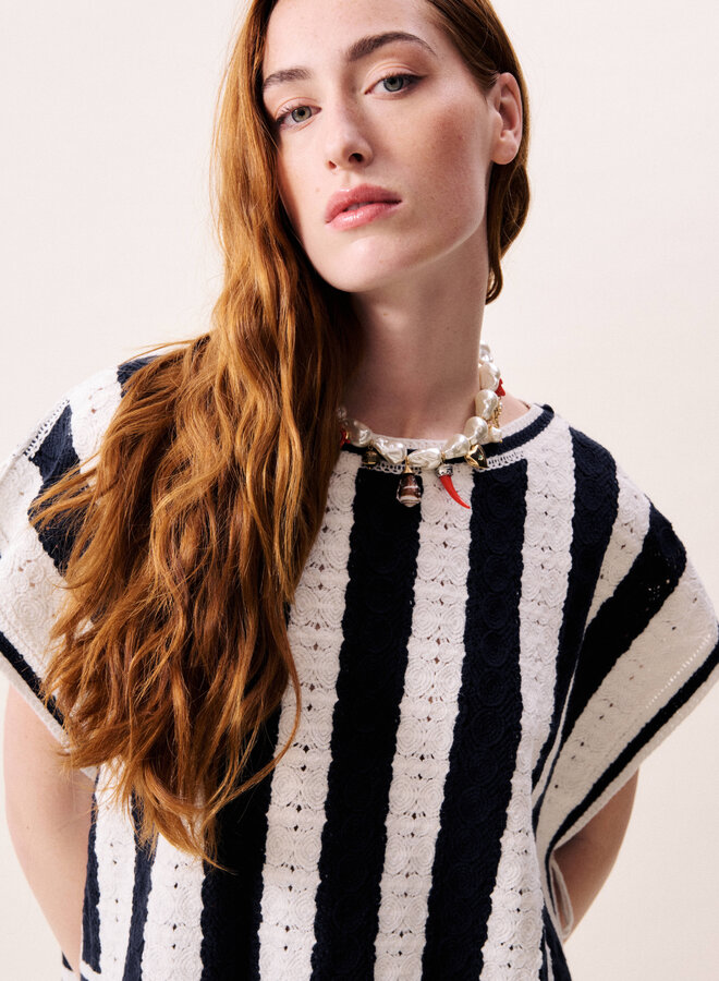 Haut Frnch Paris Debbie en crochet bleu marine rayé crème