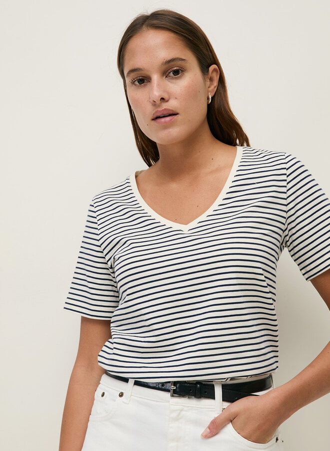 T-shirt Yerse O-Stripes à col V rayé bleu marine & écru