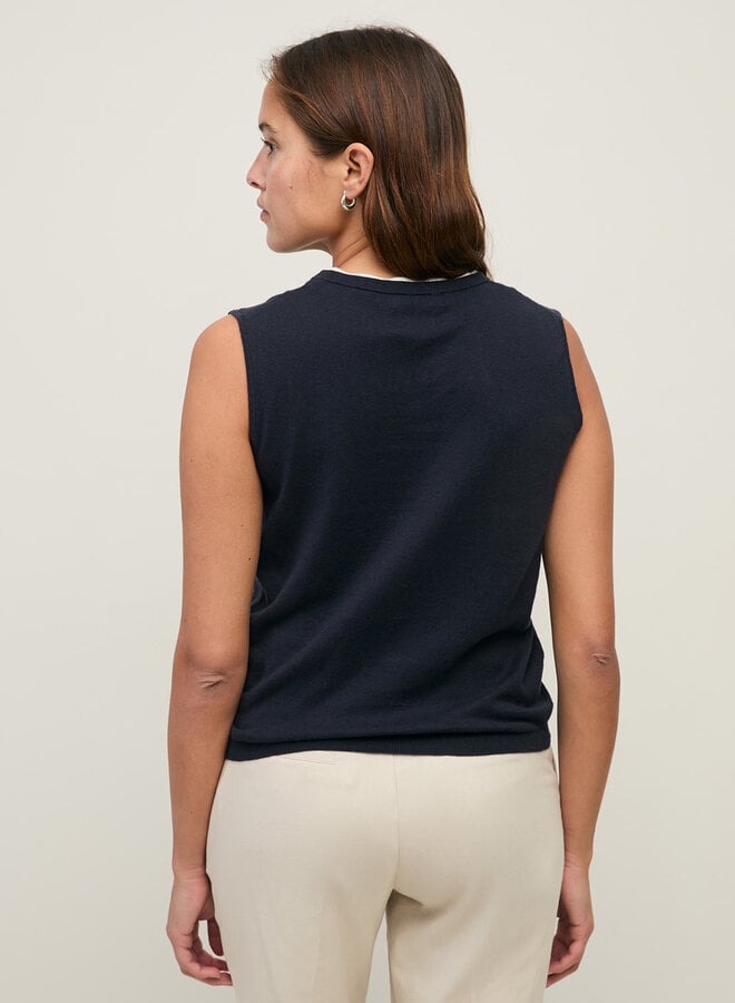 Tricot Yerse Flax sans manches bleu marine à insertion au col boutonnée écrue