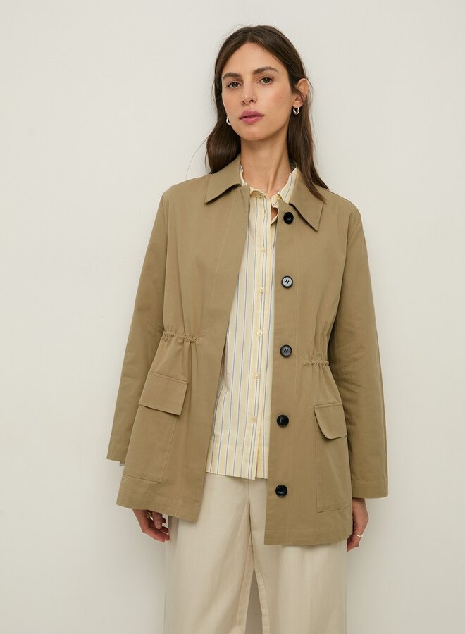 Manteau Yerse Simone à col classique à 2 poches à rabats beige