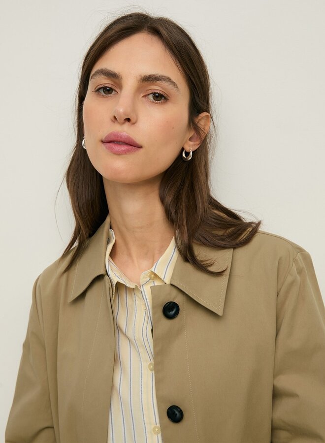 Manteau Yerse Simone à col classique à 2 poches à rabats beige