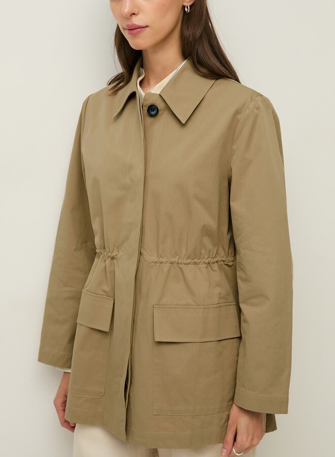 Manteau Yerse Simone à col classique à 2 poches à rabats beige