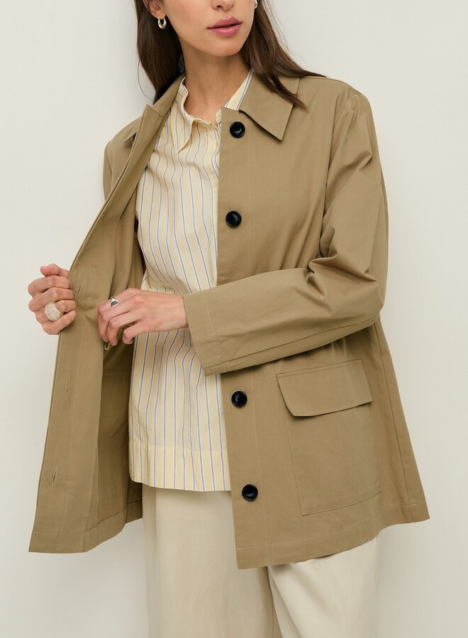 Manteau Yerse Simone à col classique à 2 poches à rabats beige