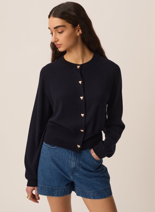 Cardigan Des Petits Hauts Arbalette bleu marine avec boutons coeurs or