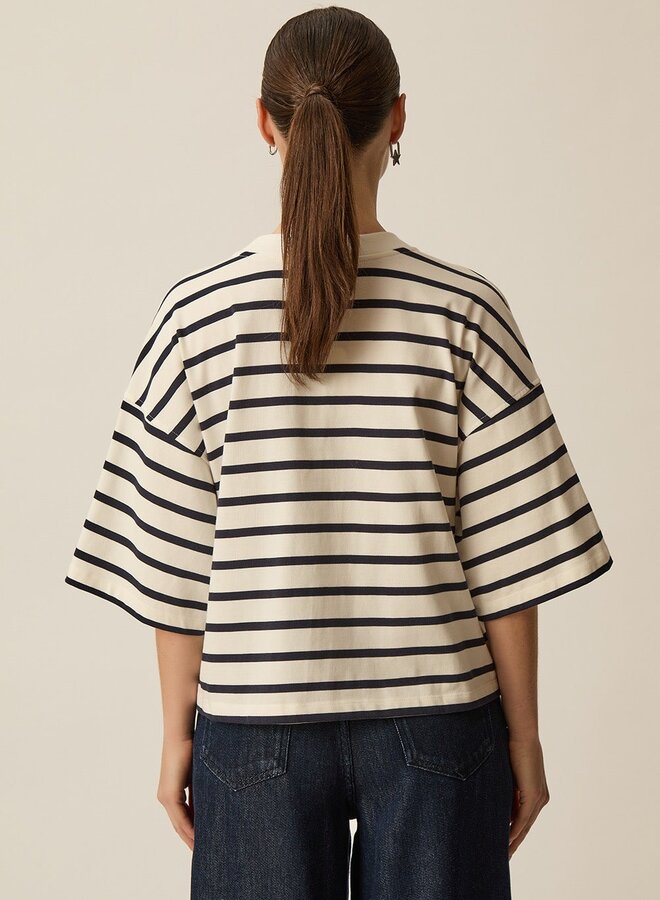 T-shirt Des Petits Hauts Fionna écru rayé bleu marine avec coeurs graffitis noirs