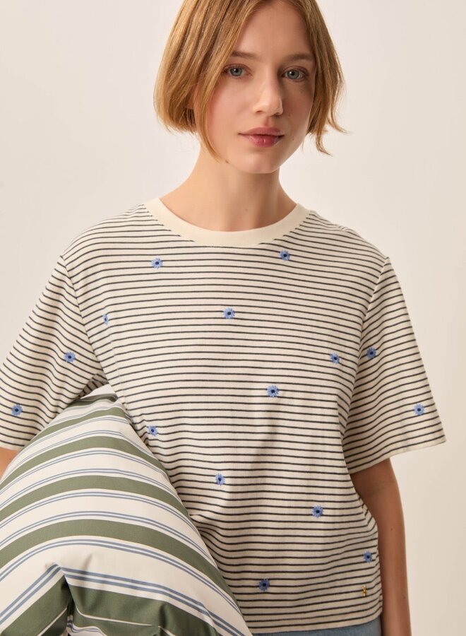 T-shirt Des Petits Hauts Josef rayé bleu marine & écru à fleurs bleues brodées