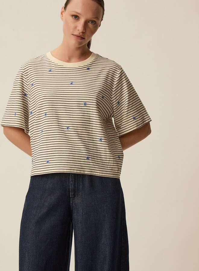 T-shirt Des Petits Hauts Josef rayé bleu marine & écru à fleurs bleues brodées