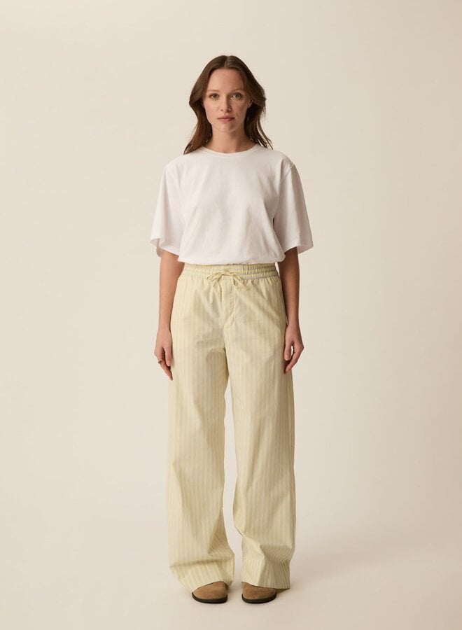 Pantalon Des Petits Hauts Totem jaune beurre rayé bleu ciel