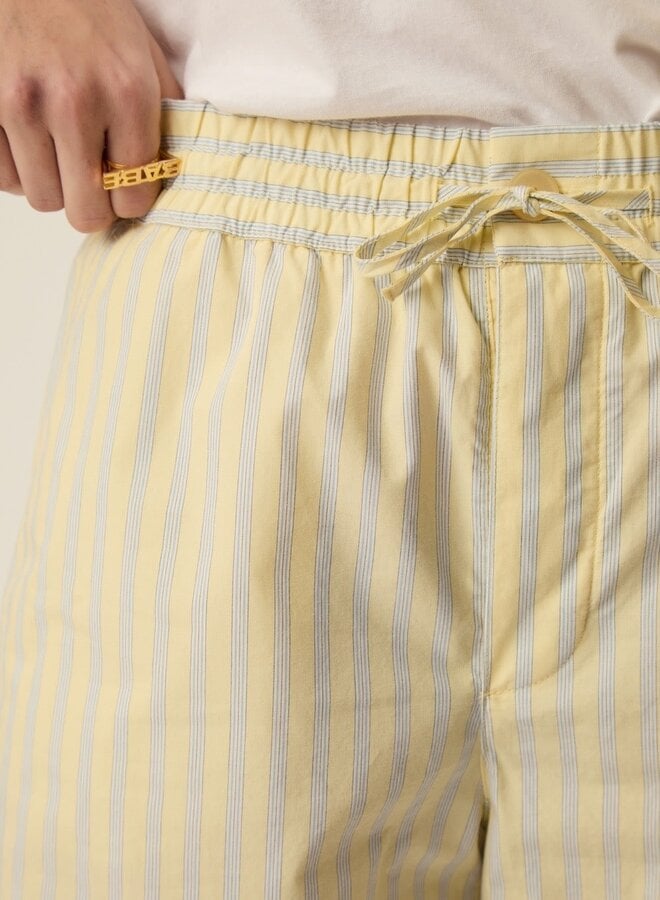 Pantalon Des Petits Hauts Totem jaune beurre rayé bleu ciel