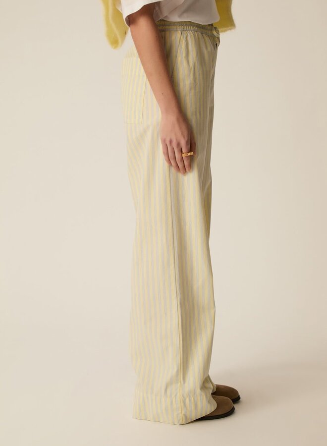 Pantalon Des Petits Hauts Totem jaune beurre rayé bleu ciel