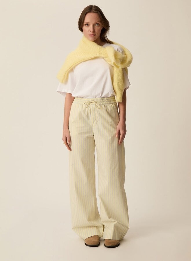 Pantalon Des Petits Hauts Totem jaune beurre rayé bleu ciel