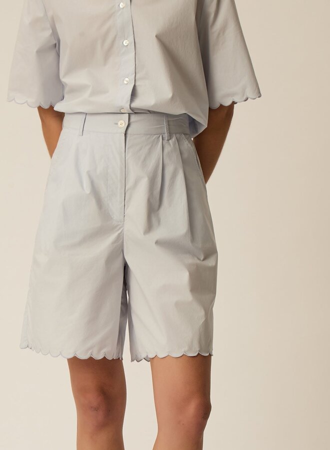 Bermuda Des Petits Hauts Rebby au bas festonné bleu ciel