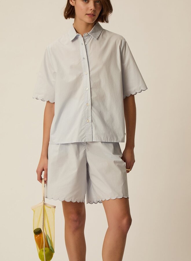 Chemise Des Petits Hauts Rebeka à col classique & manches courtes festonnées bleu ciel