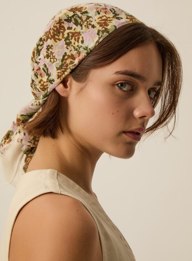 Foulard Des Petits Hauts Napou fleuri verveine jaune ocre, vert multi