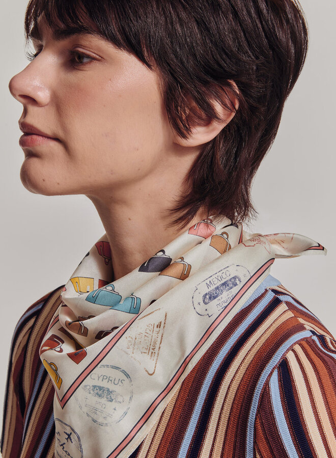 Foulard carré Echo Vintage Luggage ivoire imprimé valises bleues & beiges multi