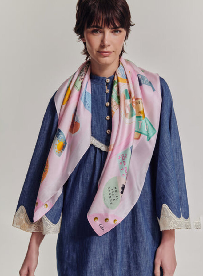 Foulard carré Echo Travel Stickers rose pâle multi