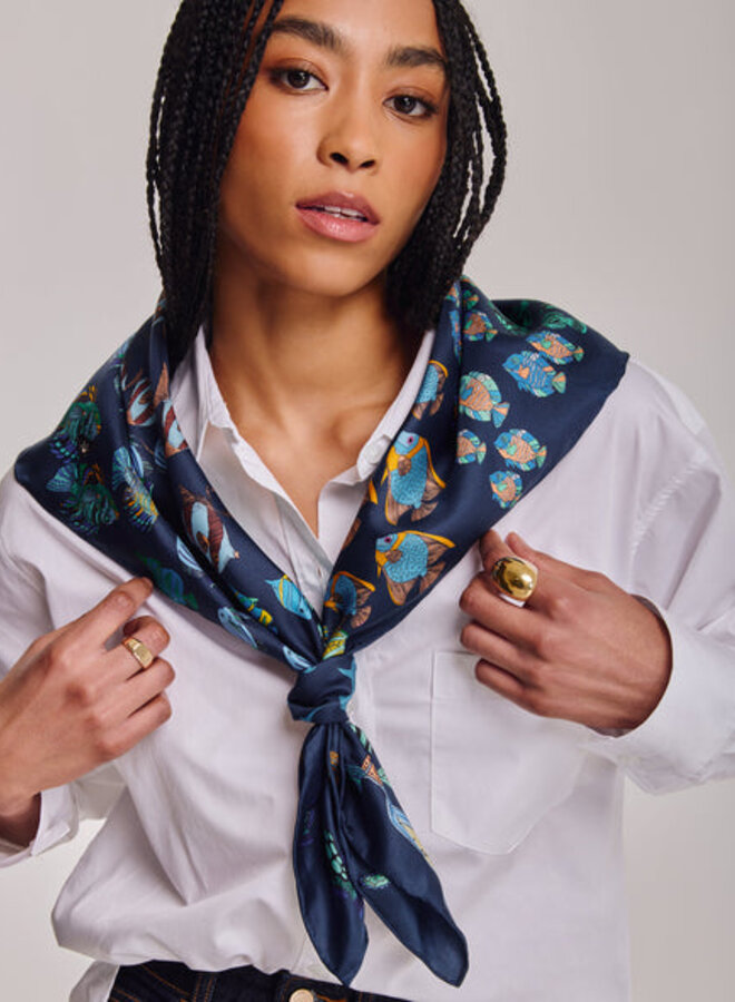 Foulard carré Echo Lost at sea bleu pétrole imprimé poissons vert multi