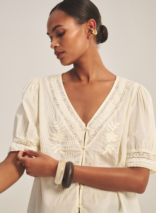 Blouse Velvet Mavis à col V & dentelle jaune
