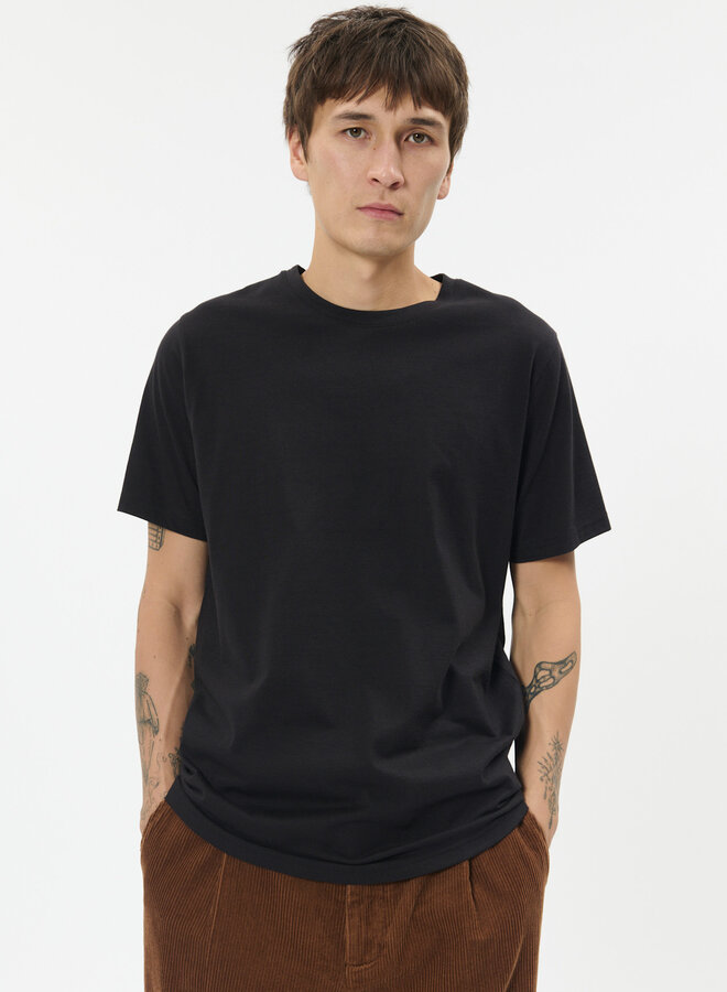 T-shirt Matinique Jermane à fines rayures brun ganache & noires