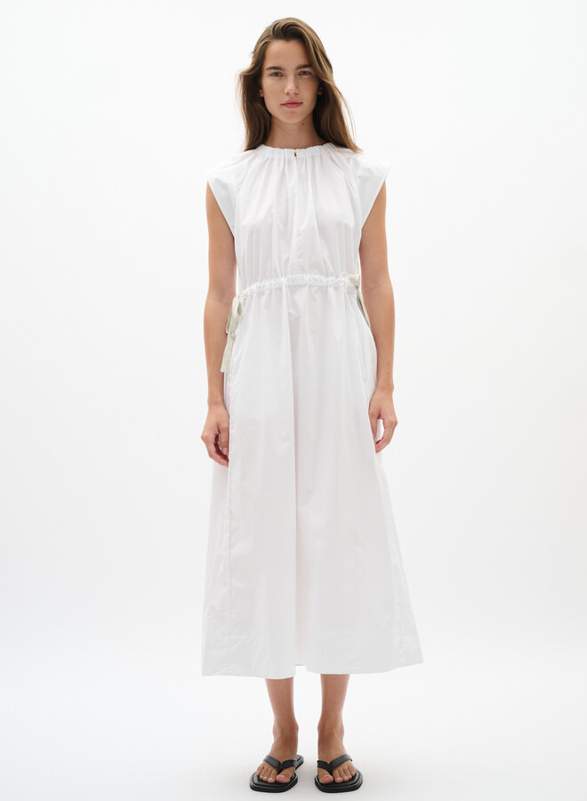 Robe longue InWear Ellin blanche à taille coulissante avec ruban gris pâle