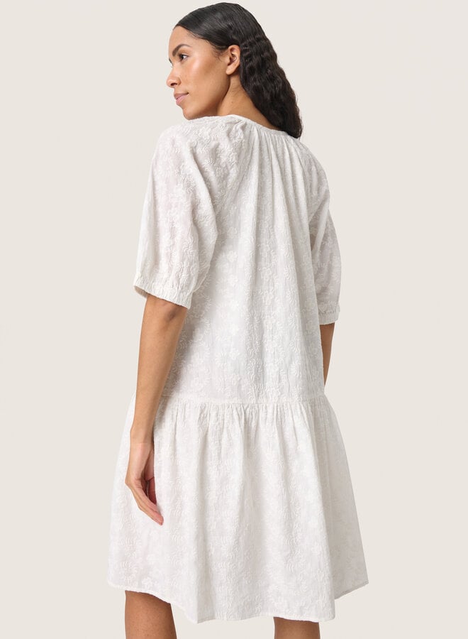 Robe Soaked Isja à broderies écrue ton sur ton