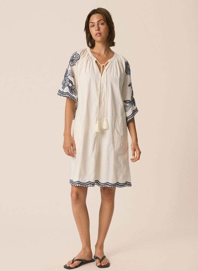 Robe Part Two Breanna écrue avec broderies bleues