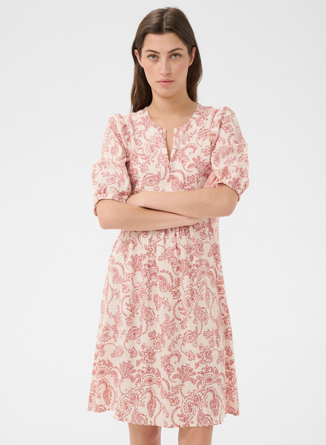 Robe Part Two Benete écrue  paisley rouge cerise