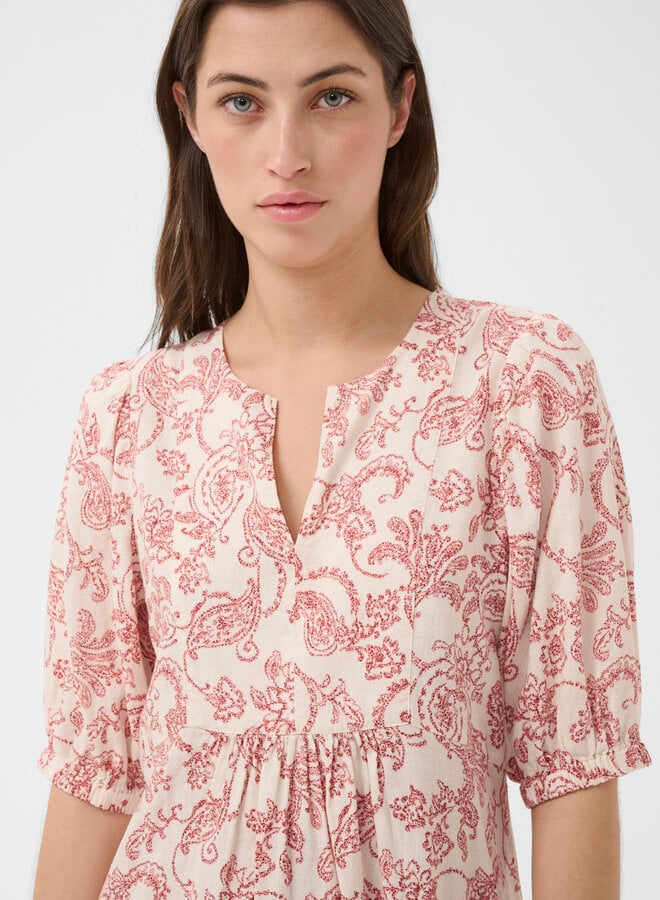 Robe Part Two Benete écrue  paisley rouge cerise