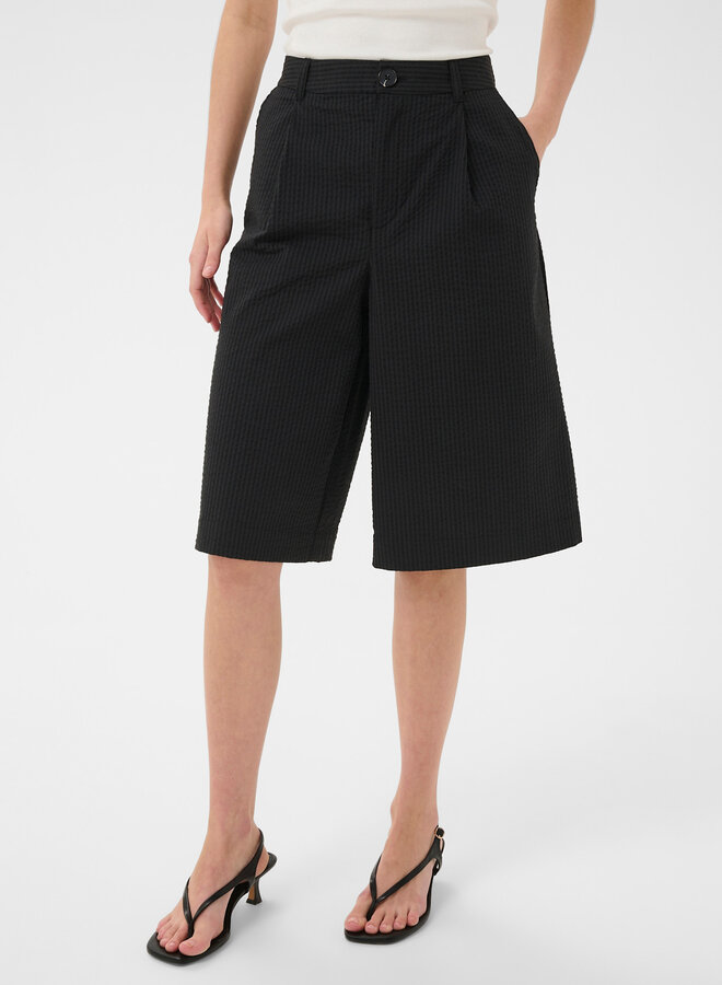 Bermuda Part Two en seersucker noir