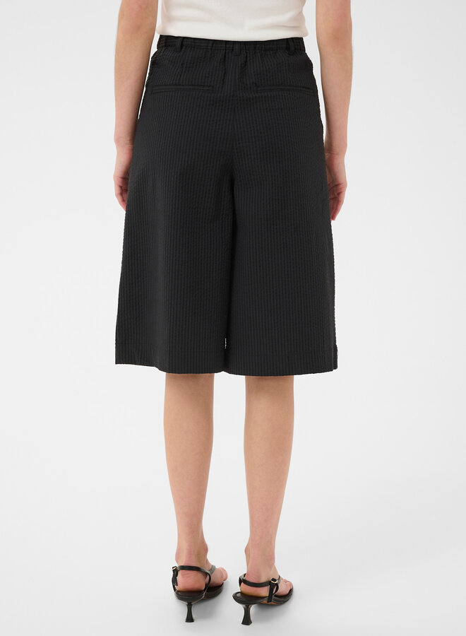 Bermuda Part Two en seersucker noir