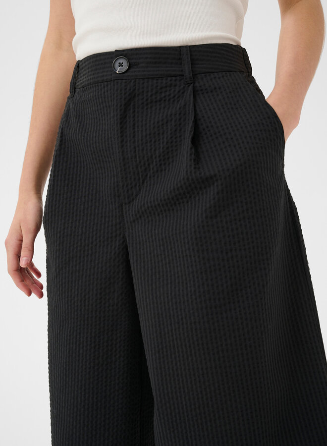 Bermuda Part Two en seersucker noir