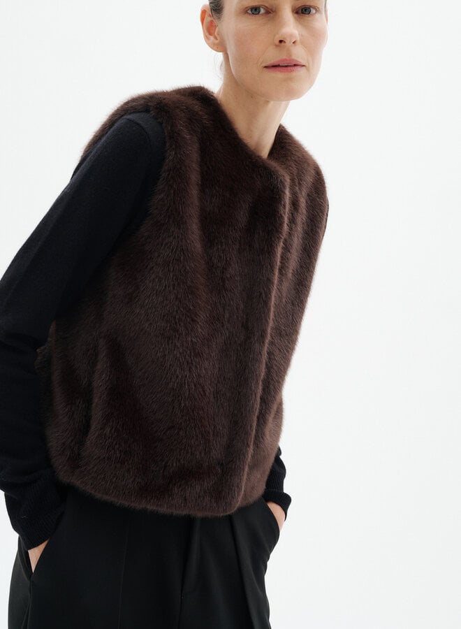 Veste InWear Zabelle sans manches en fausse fourrure brun chocolat