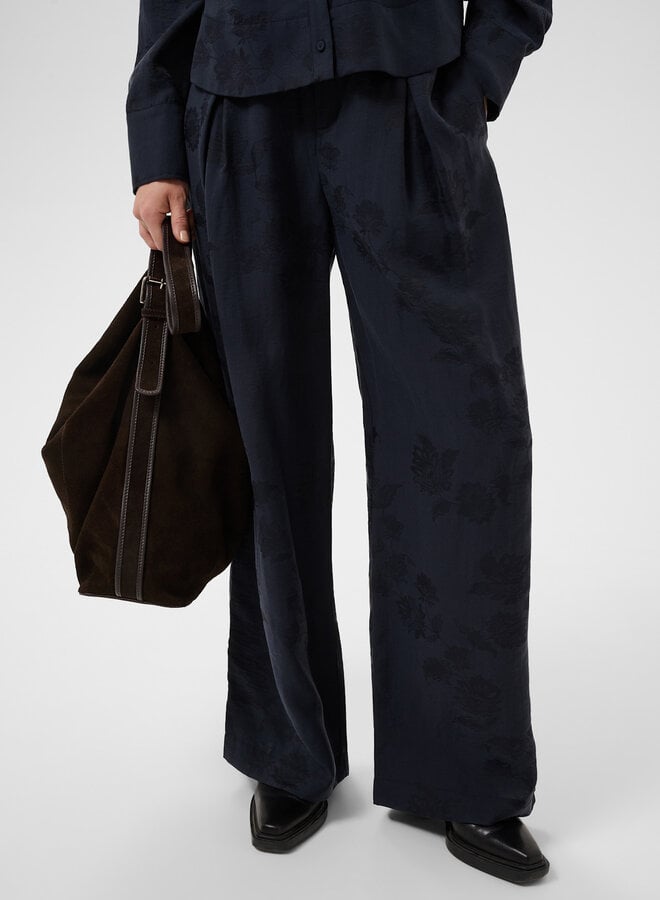 Pantalon Part Two Cathleen satiné fleuri ton sur ton bleu marine