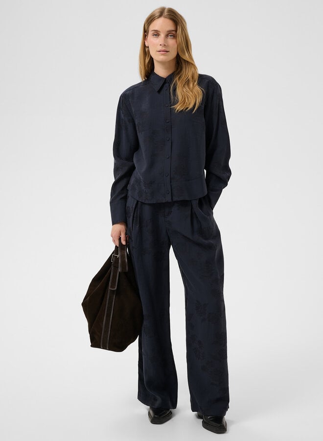 Pantalon Part Two Cathleen satiné fleuri ton sur ton bleu marine