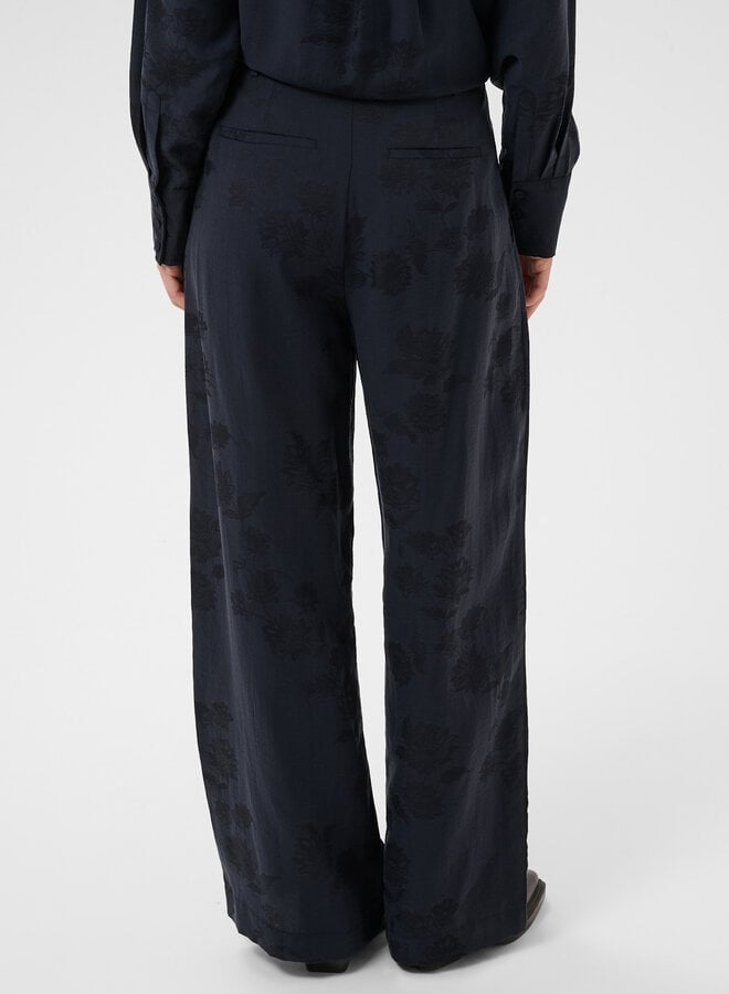 Pantalon Part Two Cathleen satiné fleuri ton sur ton bleu marine
