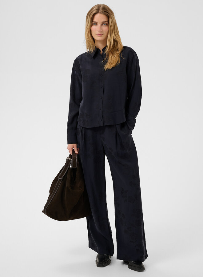 Chemise Part Two Carolla satinée fleurie ton sur ton bleu marine
