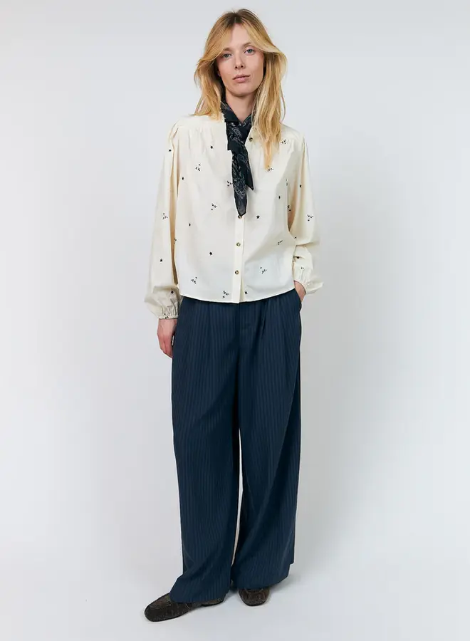 Blouse Lolly's Laundry Alessandra à col frison crème à broderies noires