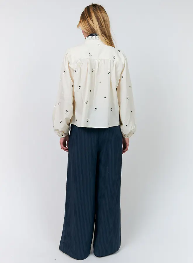 Blouse Lolly's Laundry Alessandra à col frison crème à broderies noires