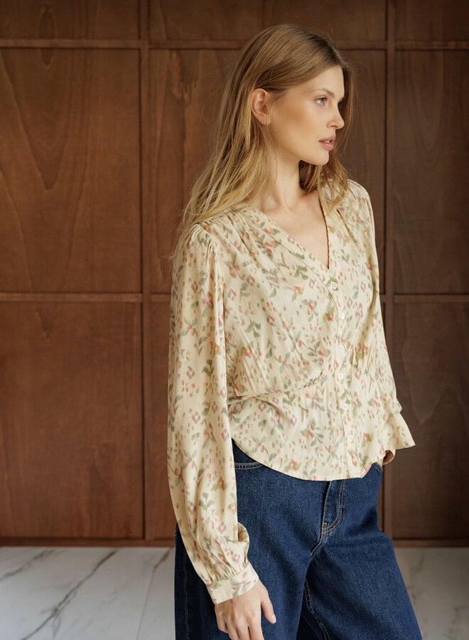 Blouse Indi & Cold écrue fleurie vert safari & rose corail