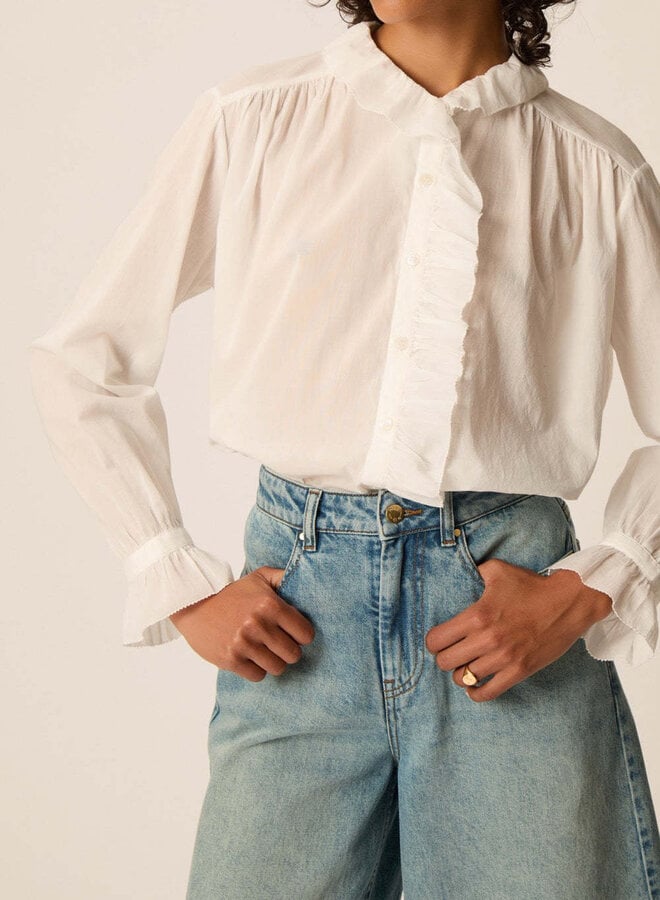Blouse Des Petits Hauts Tanou à col montant à frison écrue
