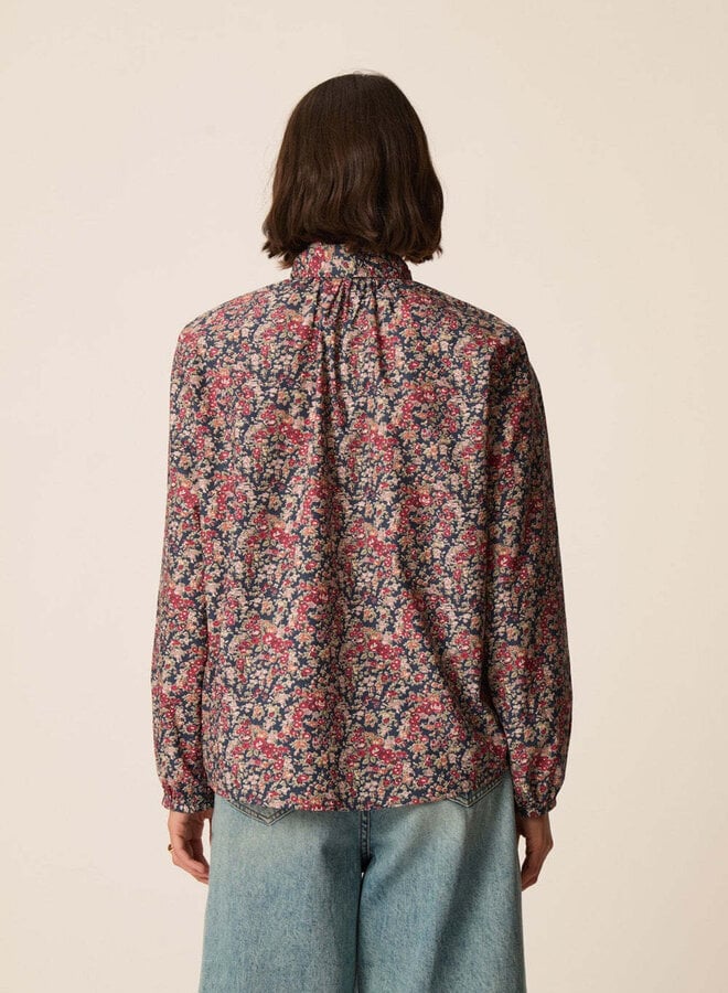 Blouse Des Petits Hauts Rainbow nouée au cou fleurie bleu paon, rouge ocre & prune